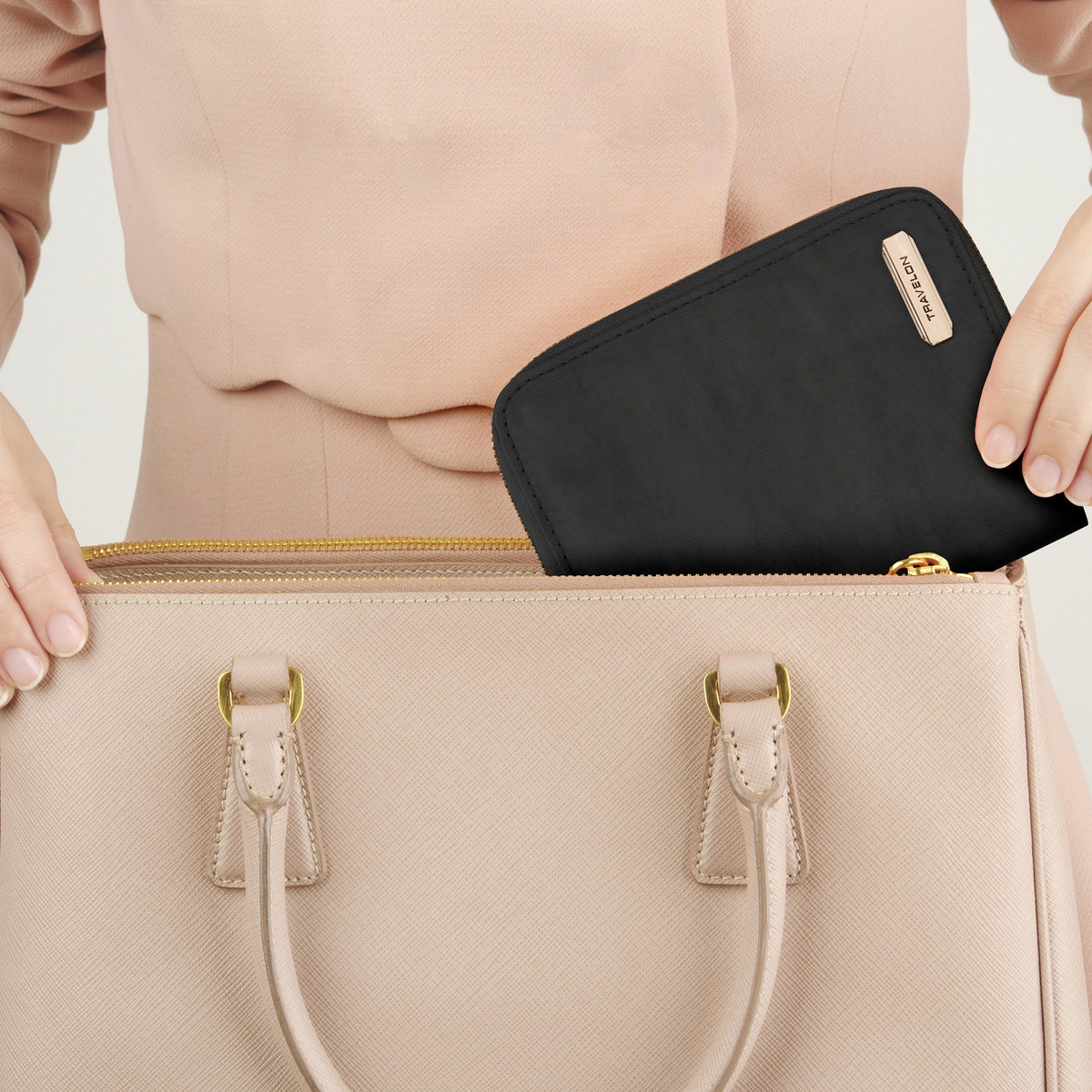 TRAVELON RFID BLOCKING PASSWORD ZIP WALLET - Image 4