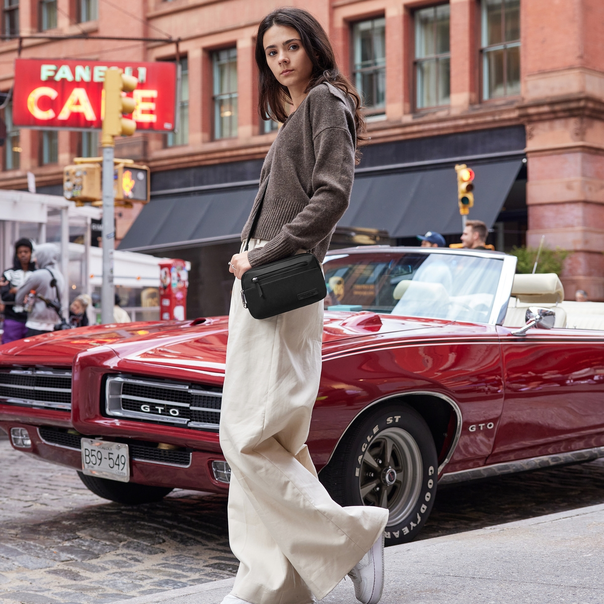 TRAVELON METRO ANTI THEFT CONVERTIBLE CROSSBODY - Image 6