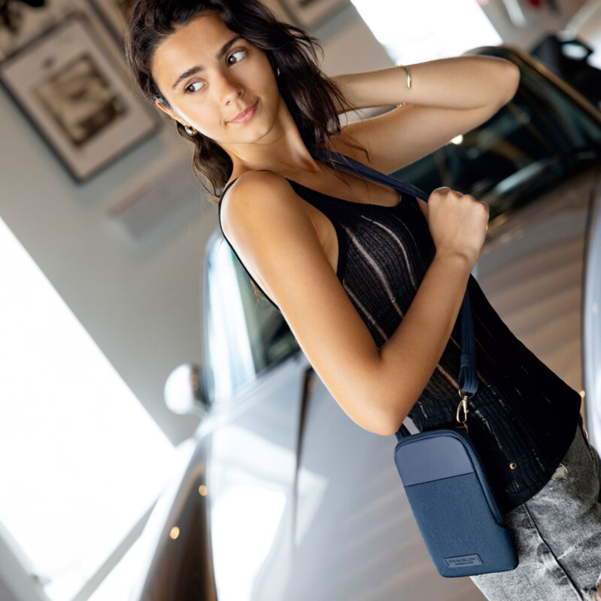 TRAVELON METRO ANTI THEFT STADIUM MINI CROSSBODY - Image 6